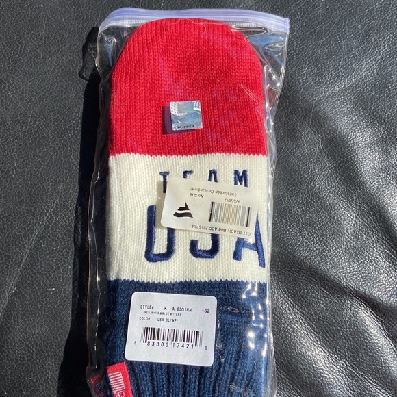 Team USA Olympic Mittens - Picture 3 of 3